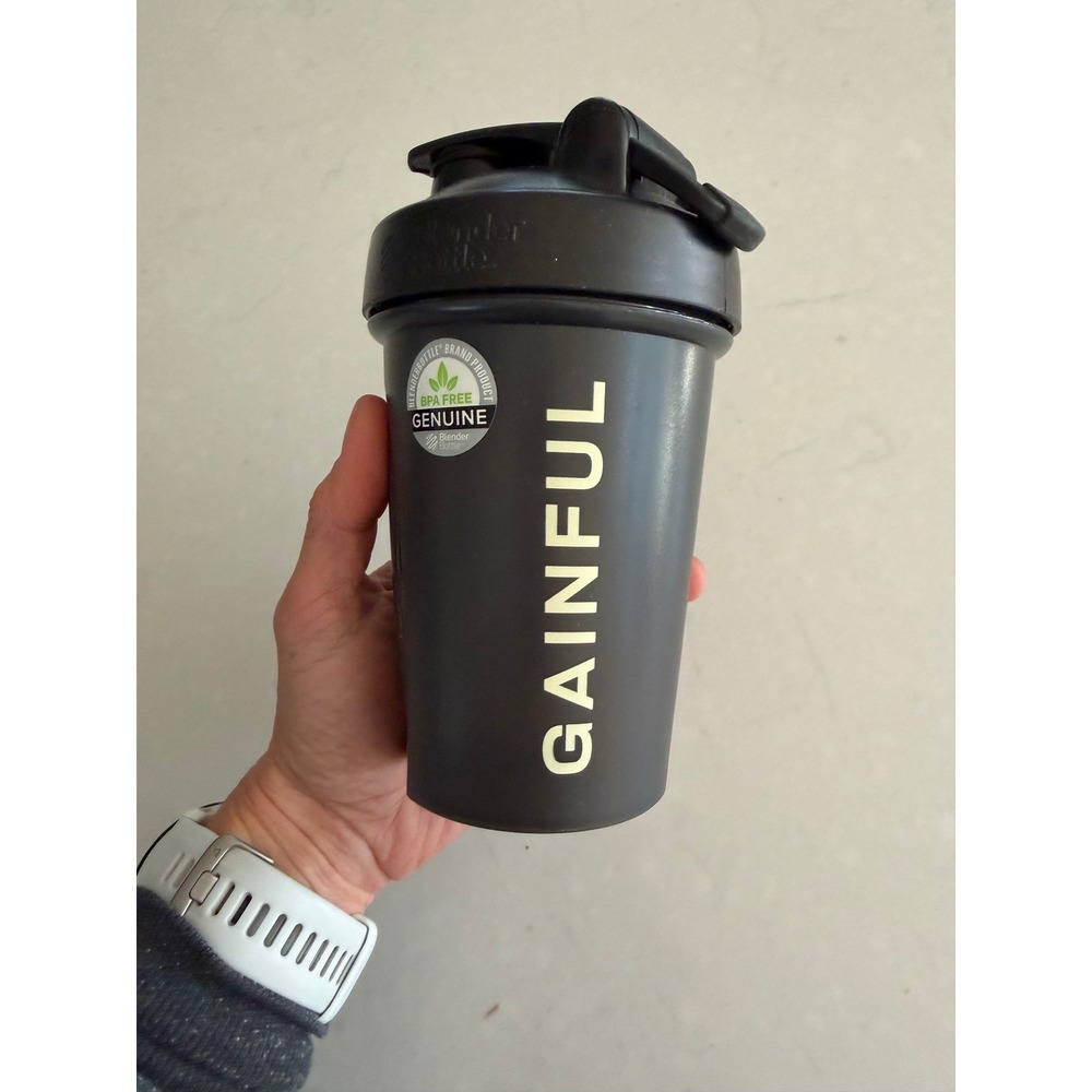BlenderBottle Classic 20 oz Shaker Bottle Gainful Black BPA Free with Whisk Ball